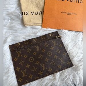 Louis Vuitton Monogram Randonnee Toiletry Pouch
